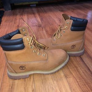 ❌SOLD❌ Women’s Tan Timberlands